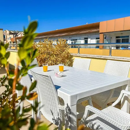 Apartment With Terrace 1321 Durres