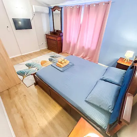 Apartment With Terrace 1321 Durres